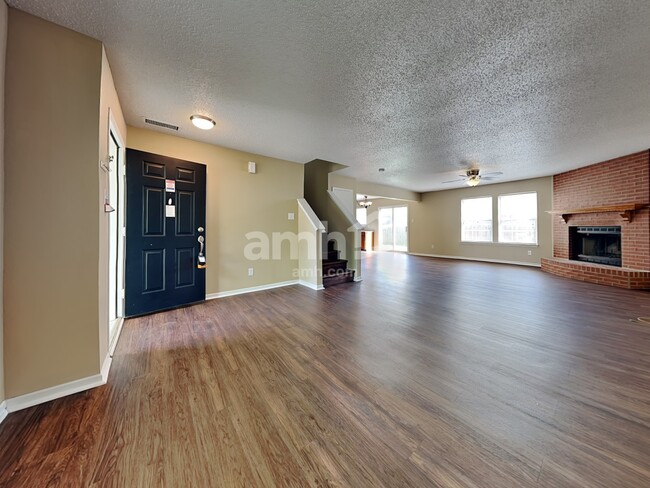 Foto del edificio - 9915 Sapphire Berry Ln