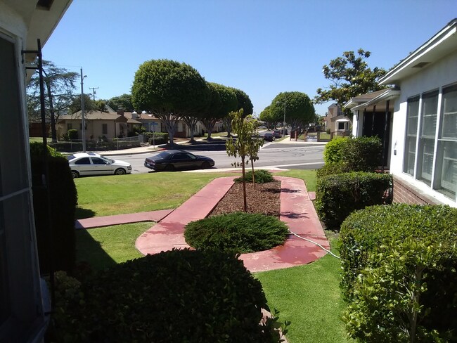 vista trasera - 2303 W 80th St