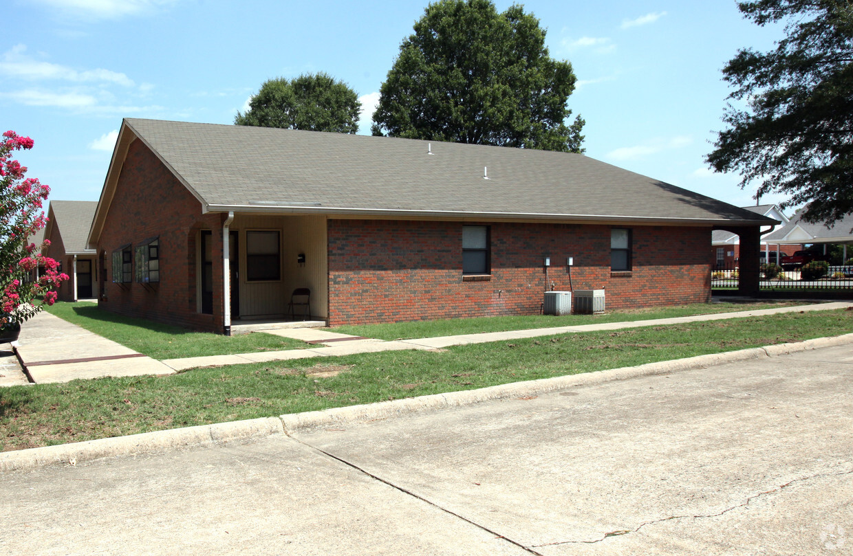 Building Photo - Salem Garden Apartments