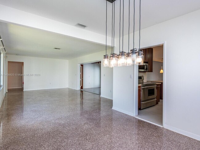 Building Photo - 454 NE 93rd St