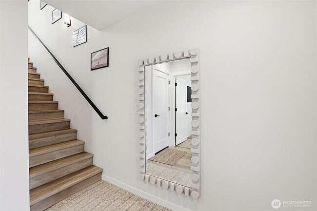Building Photo - 902 N 86th St