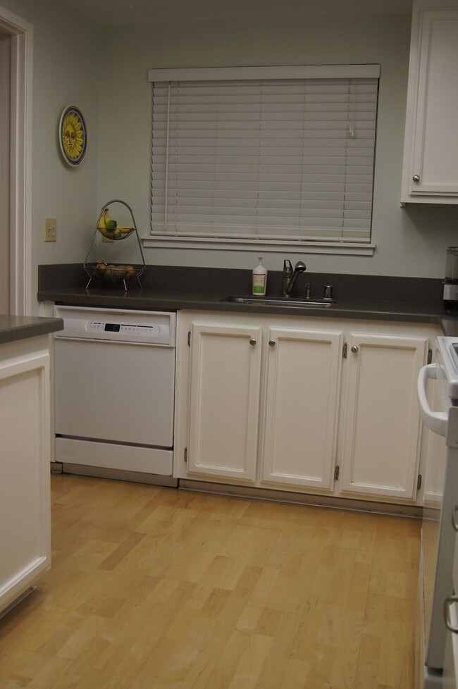 Kitchen - 1364 Las Juntas Way