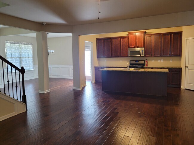 Building Photo - 1207 Silvercrest Ct SW