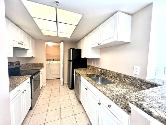 Foto del edificio - 400 Crestwood Ct N