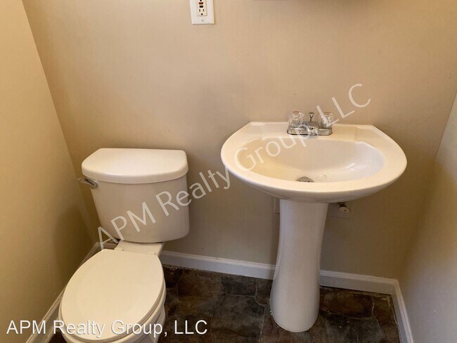 Foto del edificio - 713 N Campanella Ext