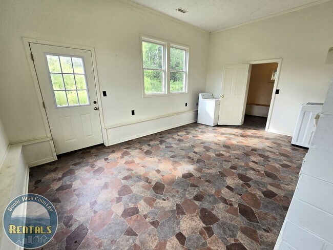 Building Photo - Brick Ranch Home
