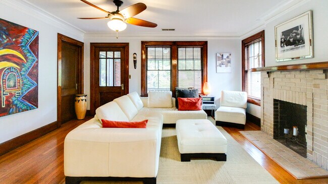 Foto del edificio - 648 Linwood Ave NE