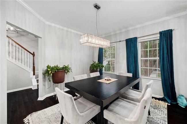 Building Photo - 5227 Whiteoak Ave