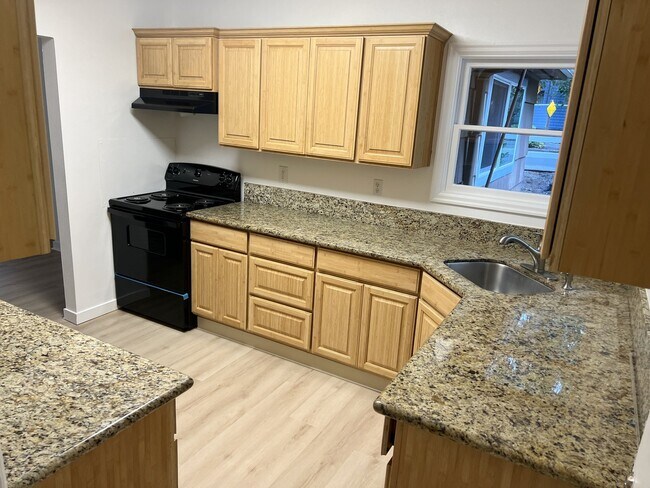 kitchen, back to driveway entrance - 4662 Carman Dr House