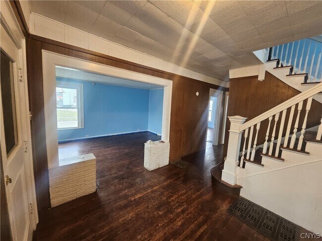 Foto del edificio - 1330 Midland Ave
