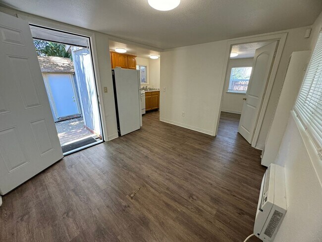 Building Photo - 1 Bedroom 1 Bath Home with a Large Outdoor...