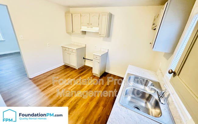 Building Photo - 2150 Howell Ave