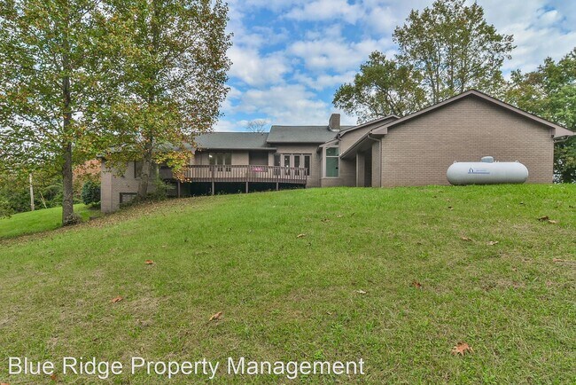Building Photo - 3 br, 2.5 bath House - 274 Elkins Road