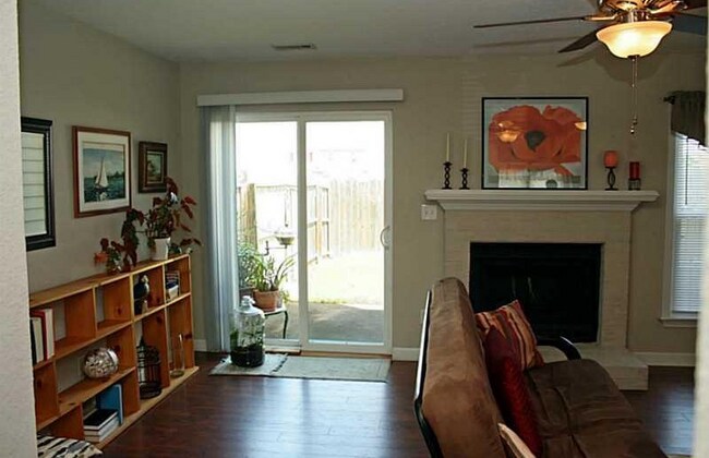 Foto del edificio - 1374 Battleford Dr