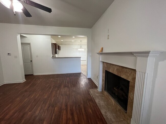 Building Photo - Renovated 3 Bedroom 2 Bath Home with Bonus...