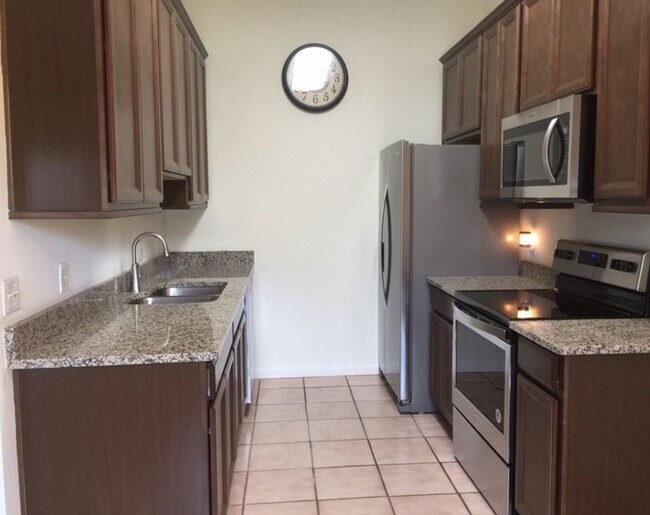 Foto del edificio - Lovely Home Available in the Royal Manor S...