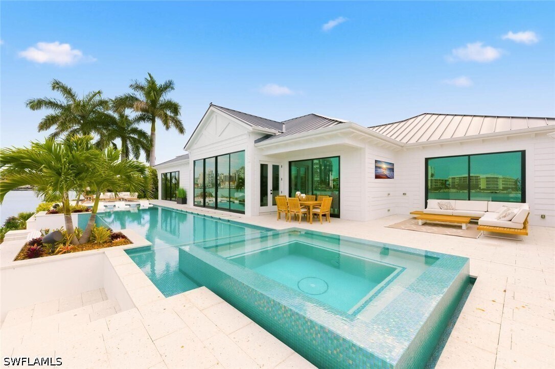Building Photo - 200 Bahia Point