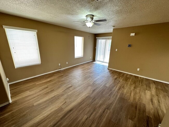 Building Photo - 2 bed 2 bath 1074 sq ft home in Sandstone ...