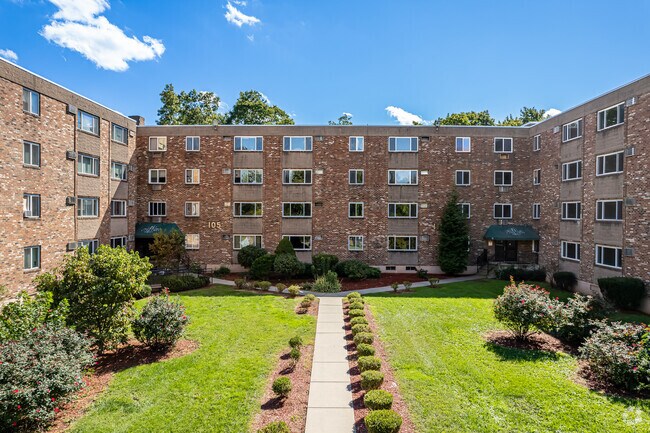 105 Sherbrooke Ave - Apartamentos Concord Hills - Concord Hills Apartments