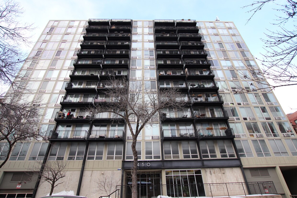 Foto principal - 450 W Briar Pl