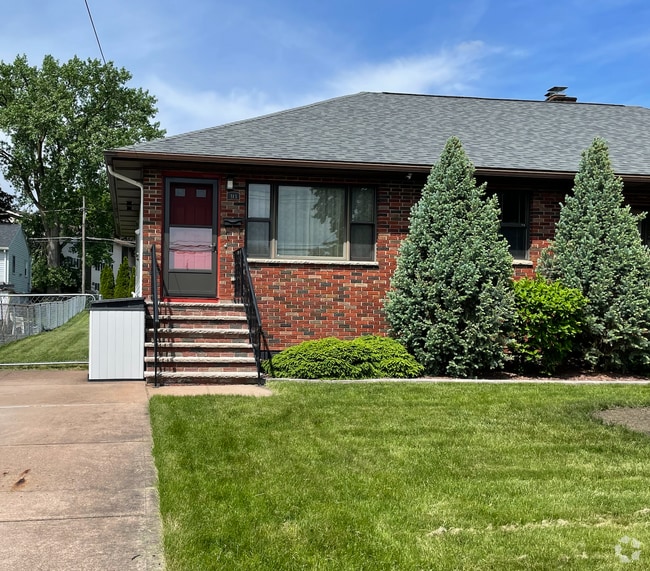 Building Photo - 313 Snyder Ave