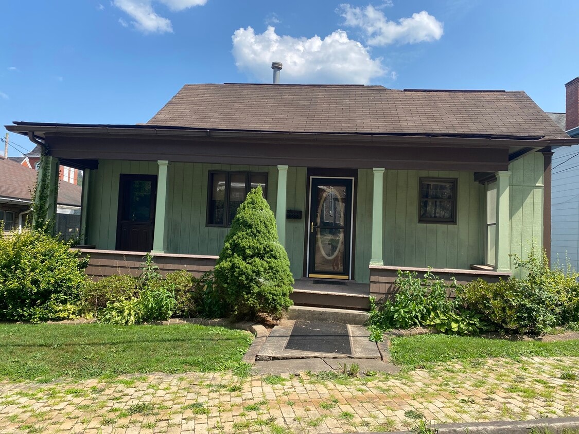 303 Clarksburg St, Mannington, WV 26582 House Rental in Mannington