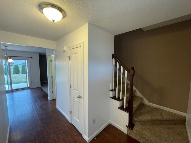 Building Photo - 2727 Stonecrop Road