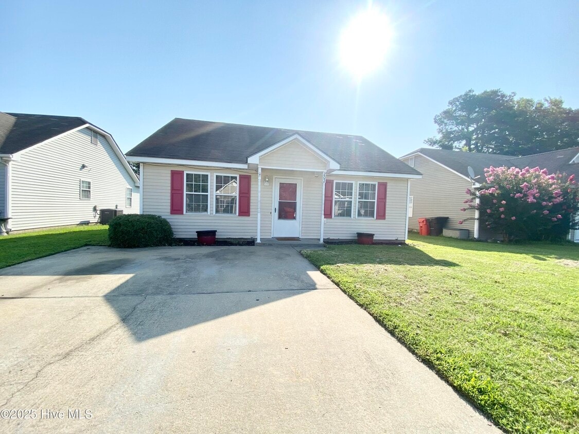 Primary Photo - 202 Old Oak Rd