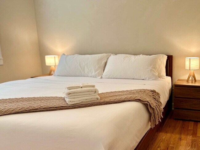 Foto del edificio - 3161 N Cambridge Ave