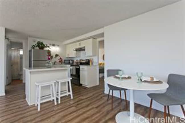 Building Photo - 37th Floor 2 Bed/ 2 Bath/ 1 Assigned parking Condo with views, A/C, Pool, & W/D in unit!