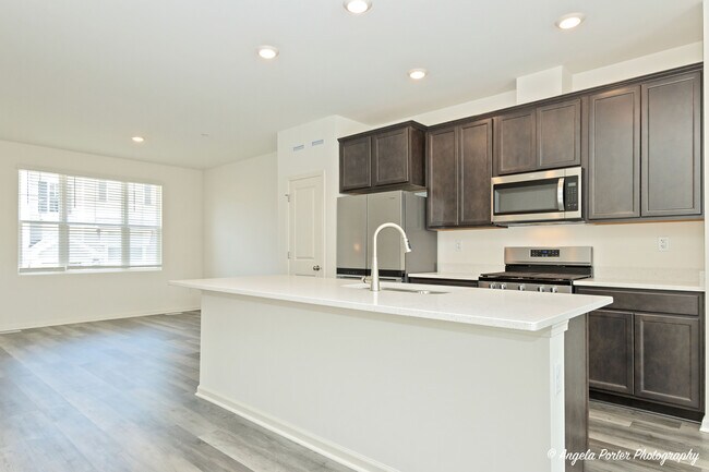 Building Photo - 607 Acadia Ave