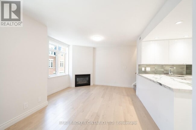 Photo du bâtiment - 108 Redpath Ave