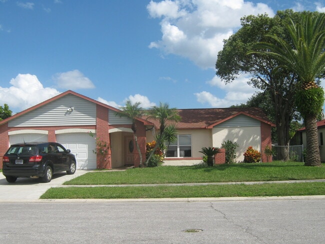 Building Photo - 1102 Fuchsia Dr