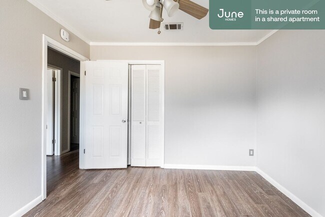 Foto del edificio - ROOM ONLY in 3-bed/2.0-bath Home