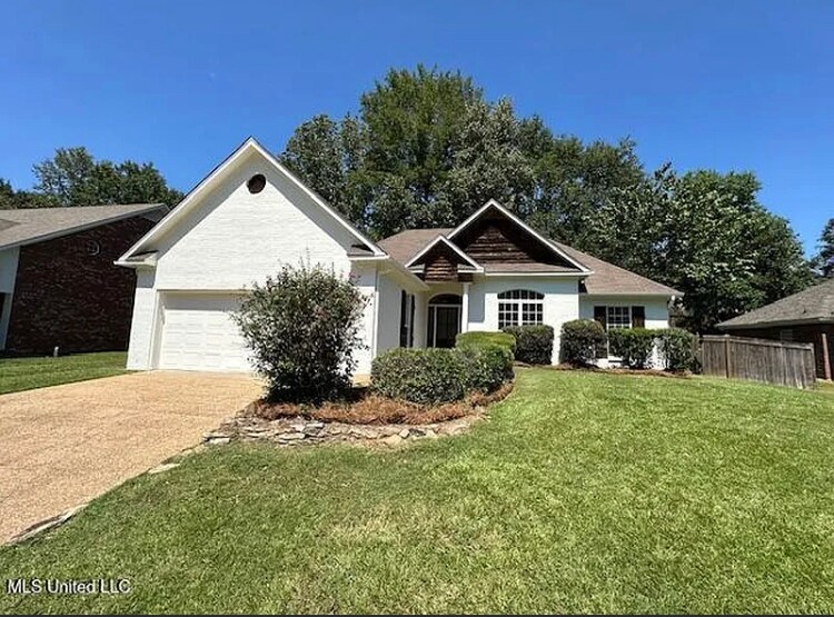 Foto principal - 6 Hill Cir