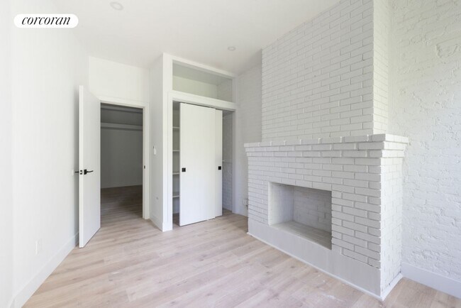 Building Photo - 180 5th Ave