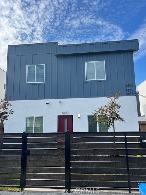 Primary Photo - 5877 Towne Ave