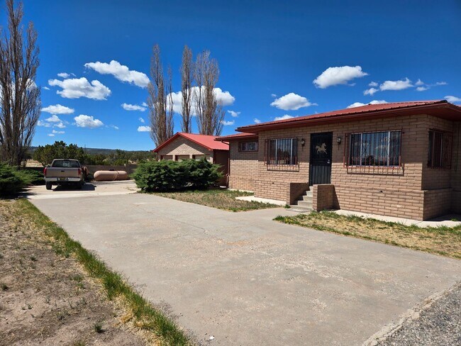 Foto del edificio - Spacious 3- Bedroom 3-Bathroom in Thoreau