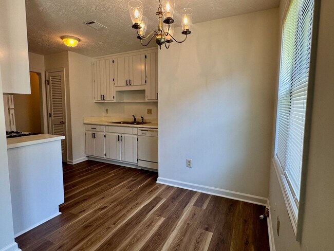 Foto del edificio - Corner Lot - Ranch home in Powder Springs!