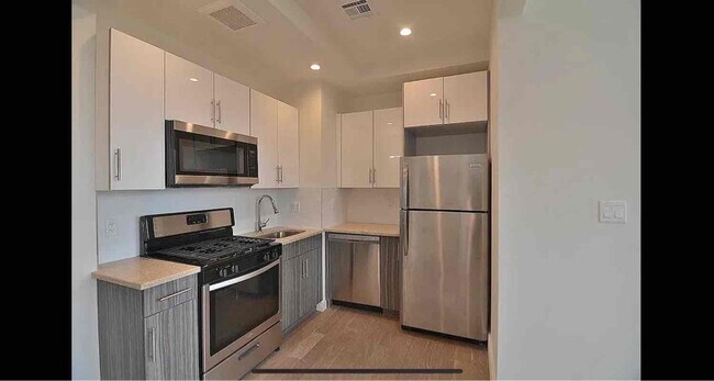 Foto del edificio - 1257 Rogers Ave