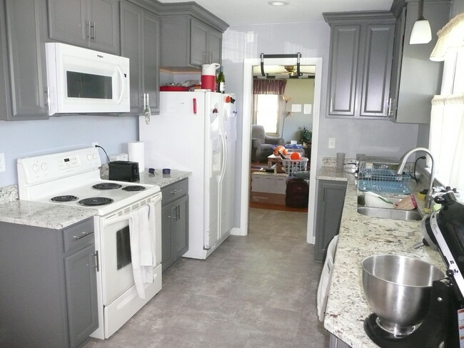 new kitchen - 2909 S 76th St