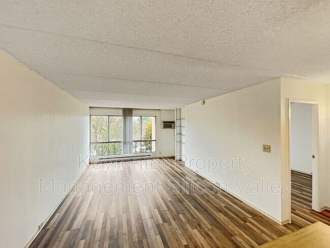 Building Photo - 1700 Civic Center Dr