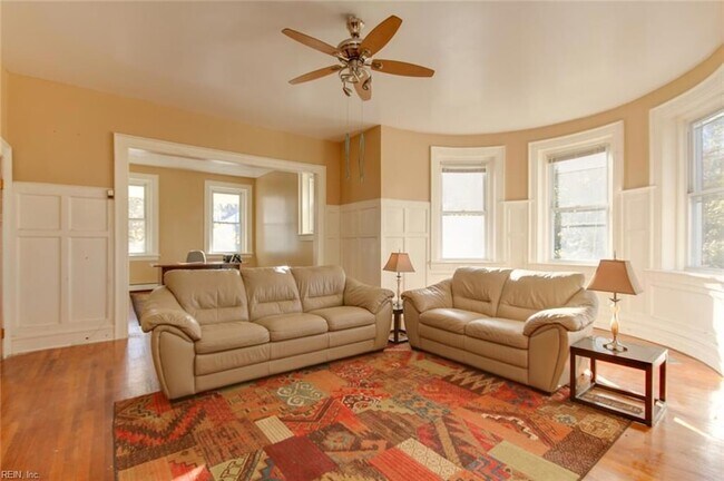 Foto del edificio - 3901 Newport Ave