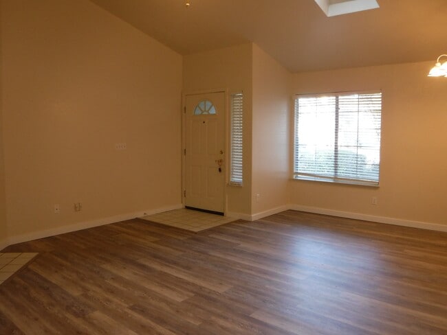 Building Photo - 1090 Gilliland Dr
