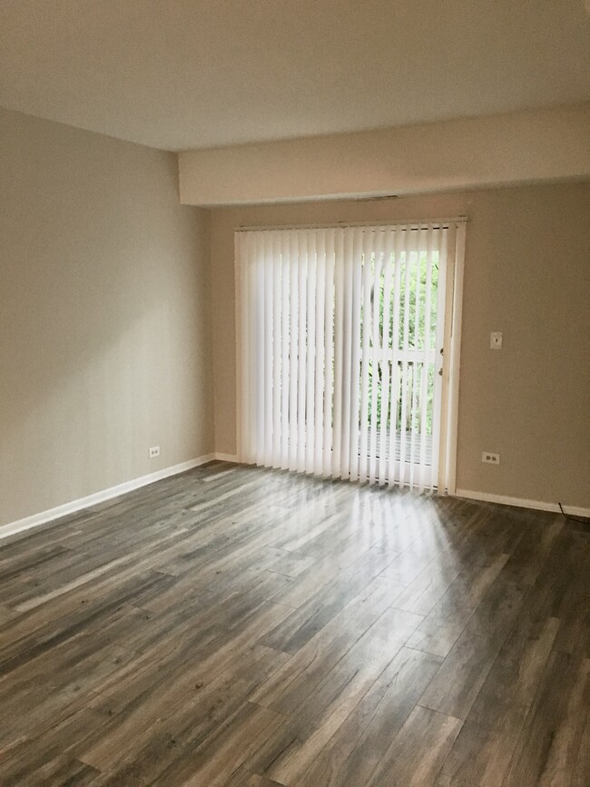 Foto del edificio - 271 Country Commons Rd