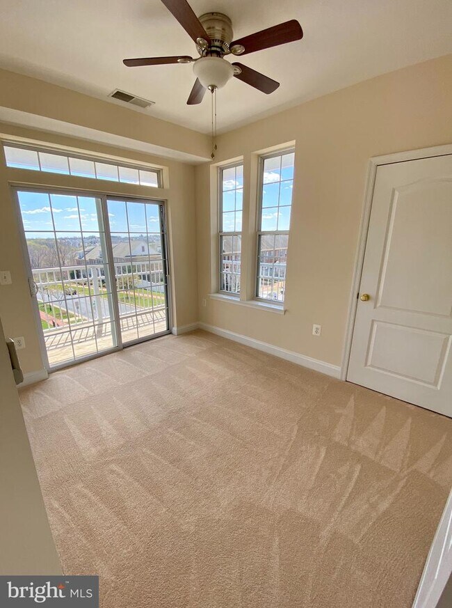 Building Photo - 12901 Clarks Crossing Dr