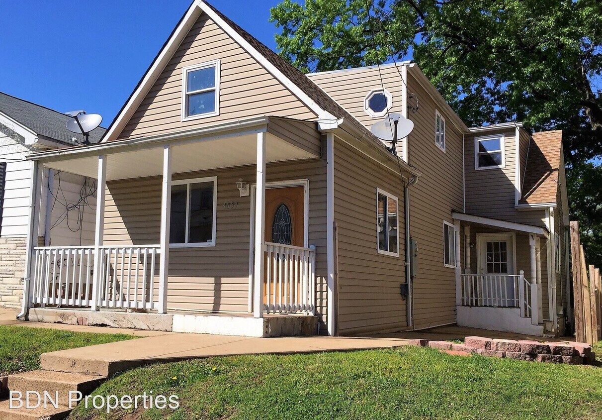 Primary Photo - 3 br, 1 bath House - 4059 Schiller Ave