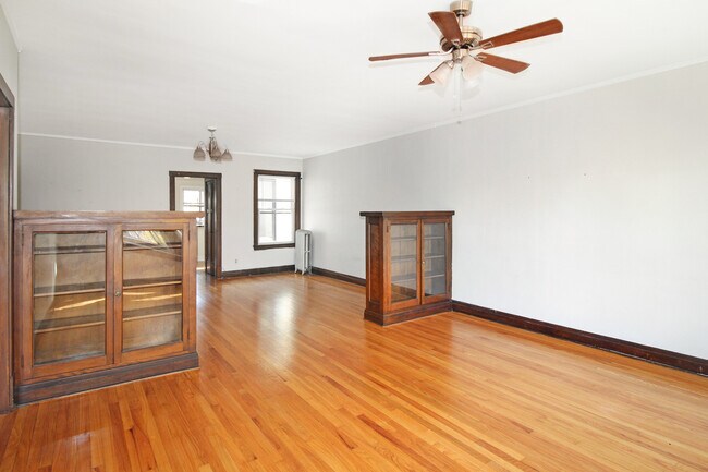 Building Photo - 125 N Addison Ave