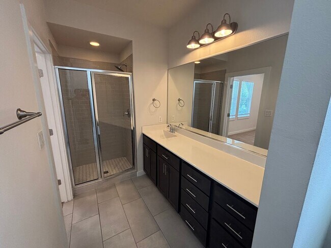 Foto del edificio - Modern Downtown Living in Historic Dignowi...