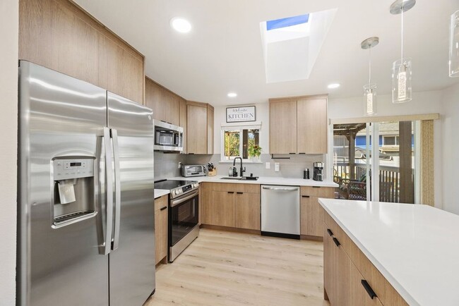 Building Photo - 11405 14th Ave SW